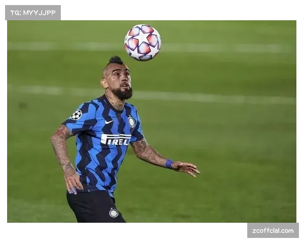 那不勒斯与国际米兰均对某球员表示兴趣，夏季市场动向受关注